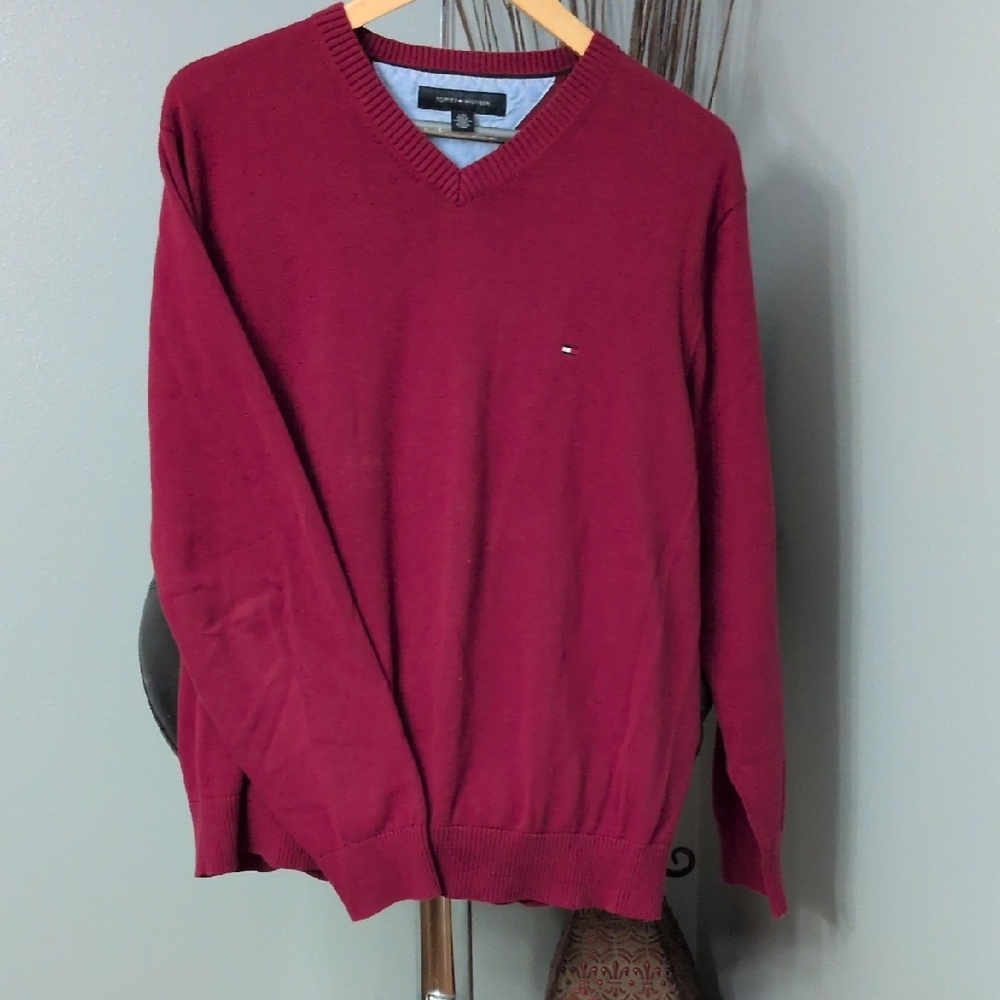 Tommy Hilfiger Men's Burgundy V-Neck Sweater